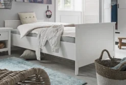 Bett 90x200cm "Maja" Kiefer massiv weiß lackiert