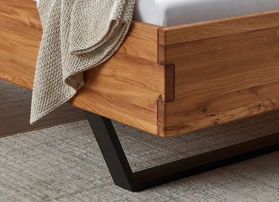 Doppelbett 'Amelie' 200x200cm Wildeiche massiv