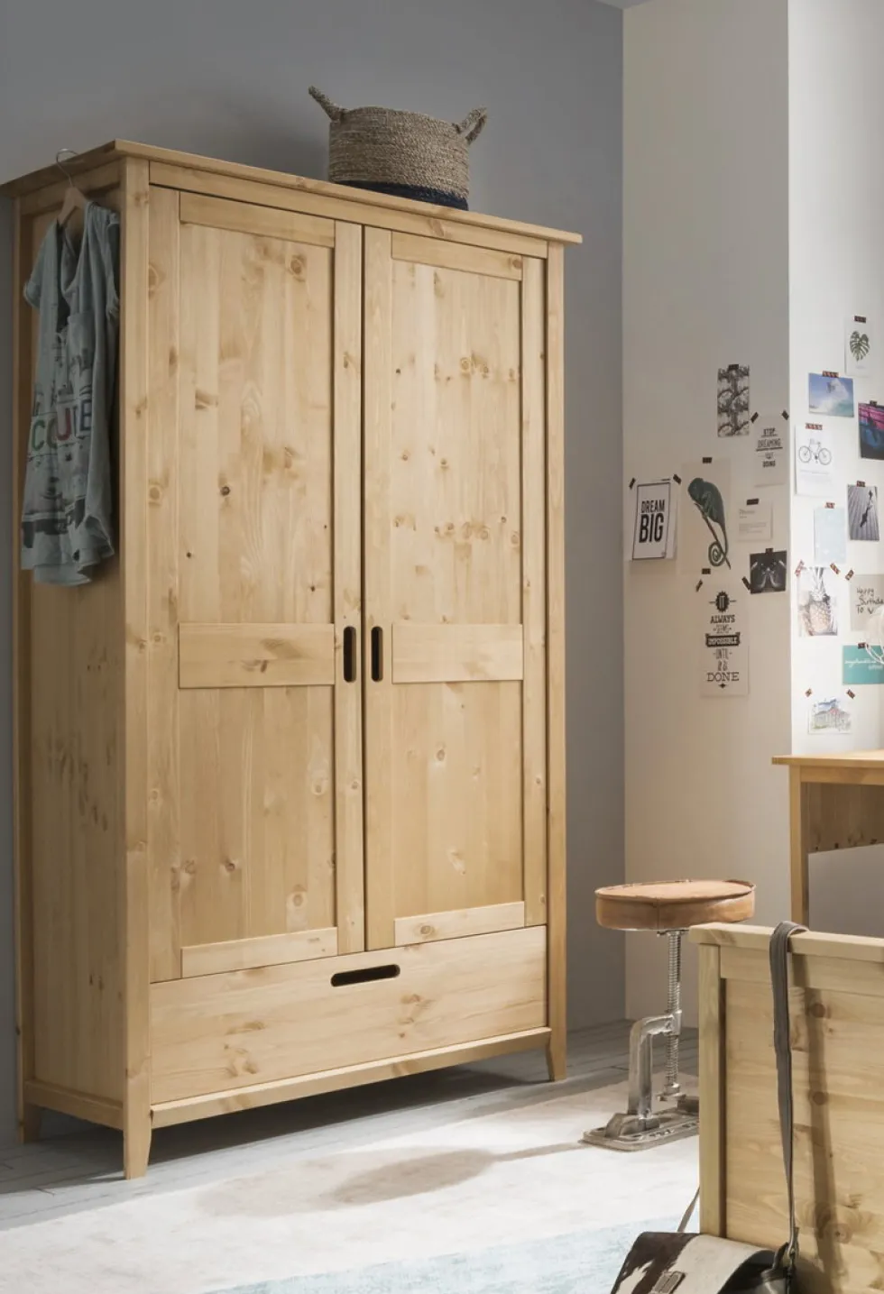 Kleiderschrank 2-trg. "Maja" 100cm Kiefer massiv laugenfarbig