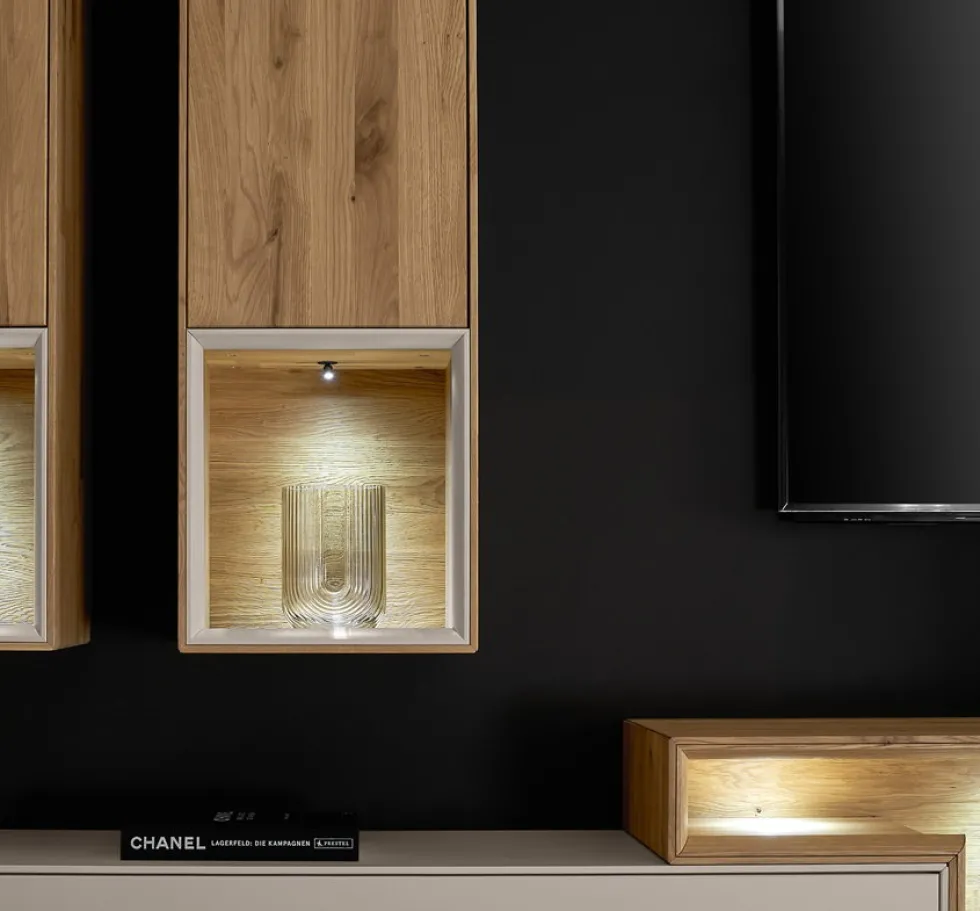 Wohnwand II 285cm 'Locarno' Wildeiche massiv & MDF creme inkl.Beleuchtung
